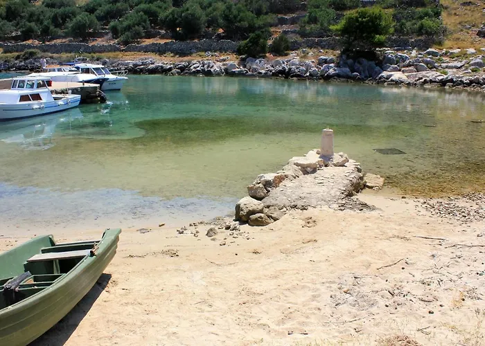 Secluded Fisherman's Cove Statival, Kornati - 8164 * Pristanisce